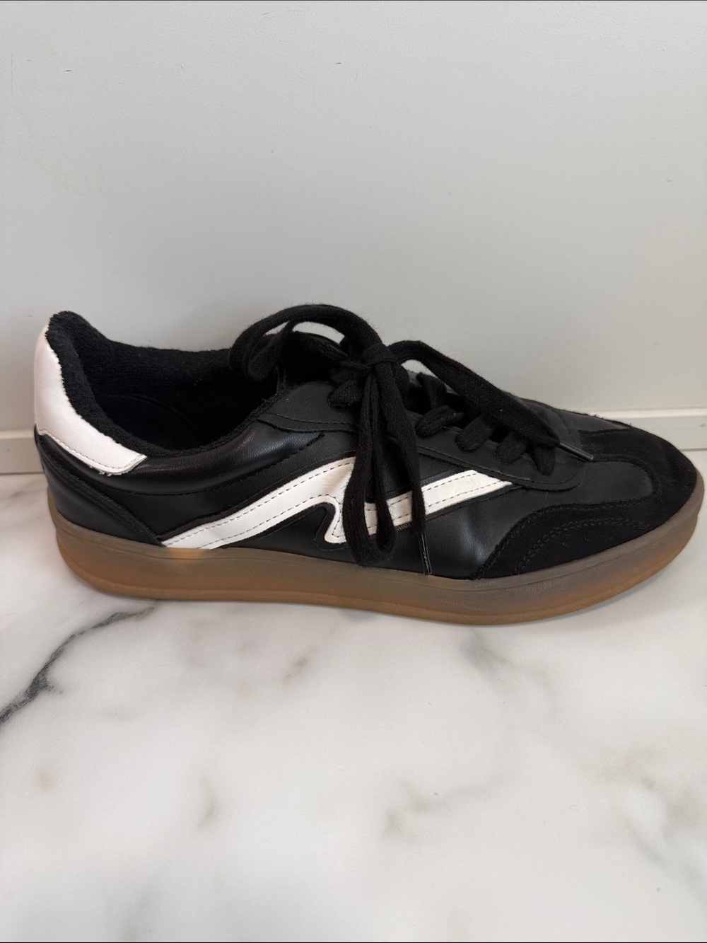 Madden Girl Giia Low-Top Sneaker Black and White Size 8